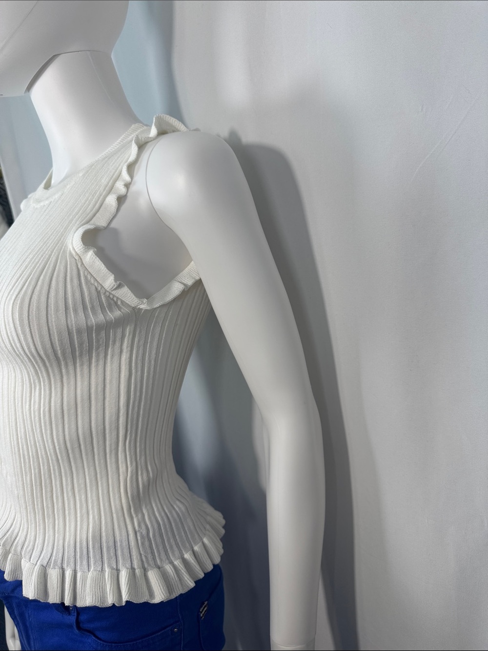 NWT Hem & Thread Ivory Ribbed Ruffle Knit Tank Top Medium - Picture 7 of 10
